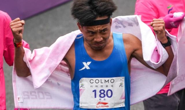 开云入口客服-马拉松花游攀岩迎破局时刻 中国体育吹响复苏号角