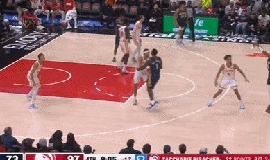 开云入口平台-垃圾时间的王！普尔接球命中超远追身三分