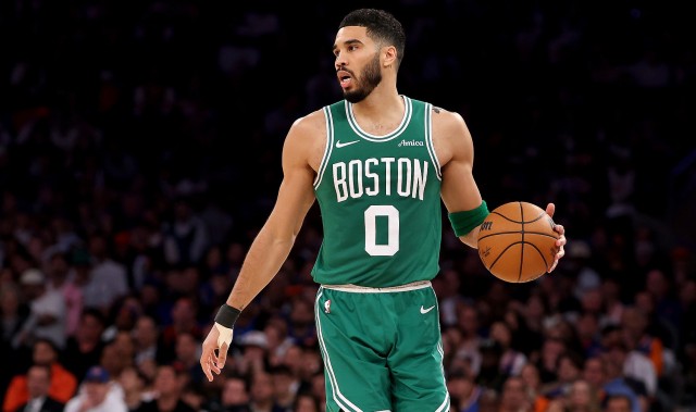 开云入口平台-尽力了！塔图姆24中10拿下24分5板2助2断 末节独得10分