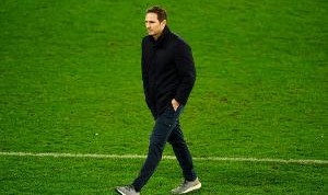 兰帕德本轮英冠终场哨响后被罚下，记者：他好像对裁判说了什么