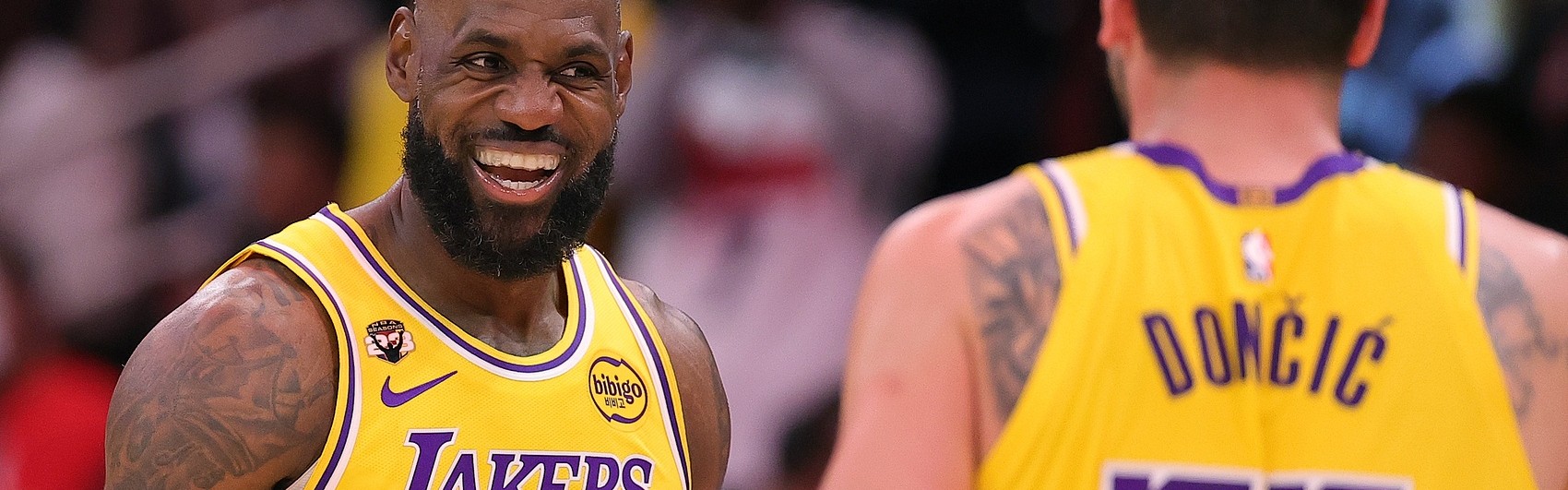 开云入口-生涯每个赛季都能达成场均20+5+5的球员：詹姆斯、东契奇