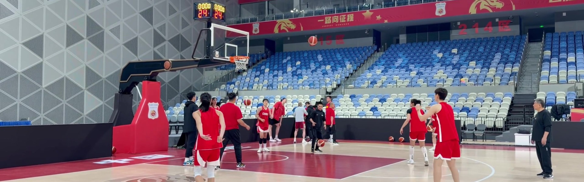 开云入口注册-中国女篮抵达合肥赛区 短暂休整后前往场馆进行踩场训练